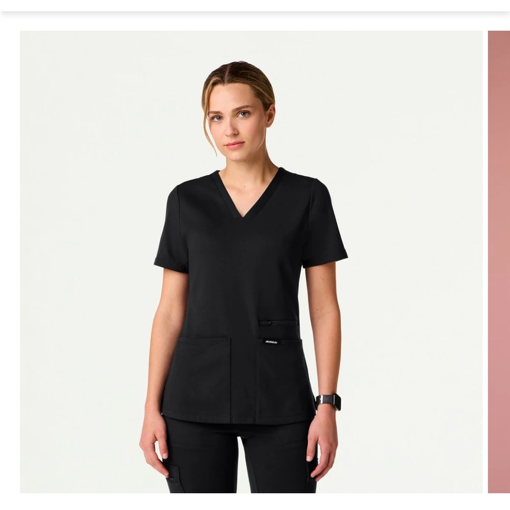 Jaanuu Women's 4-Pocket V-Neck Scrub Top in Slate - Size medium
